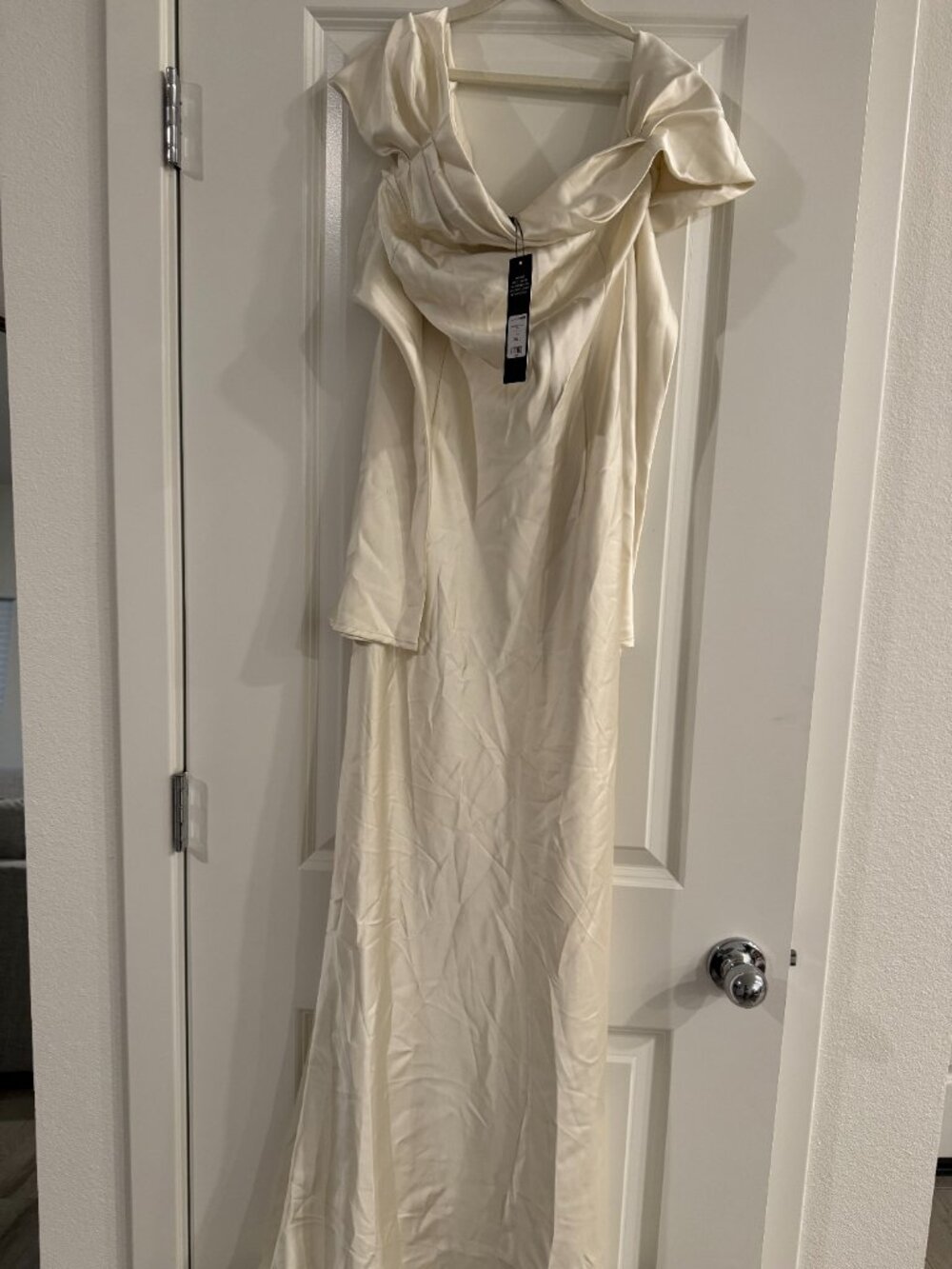 NWT Fashion Nova Amandine Satin Maxi Dress Cream Size S - Picture 4 of 5